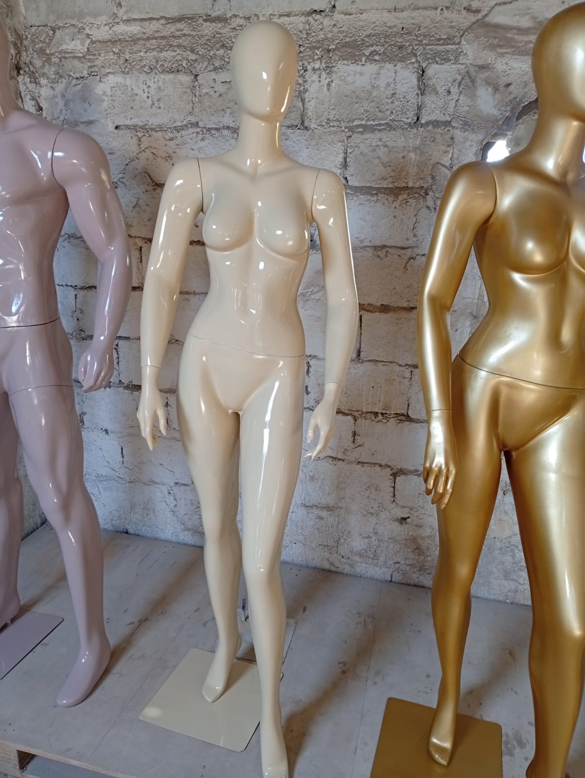 MANNEQUIN FEMME (LOCAL)
