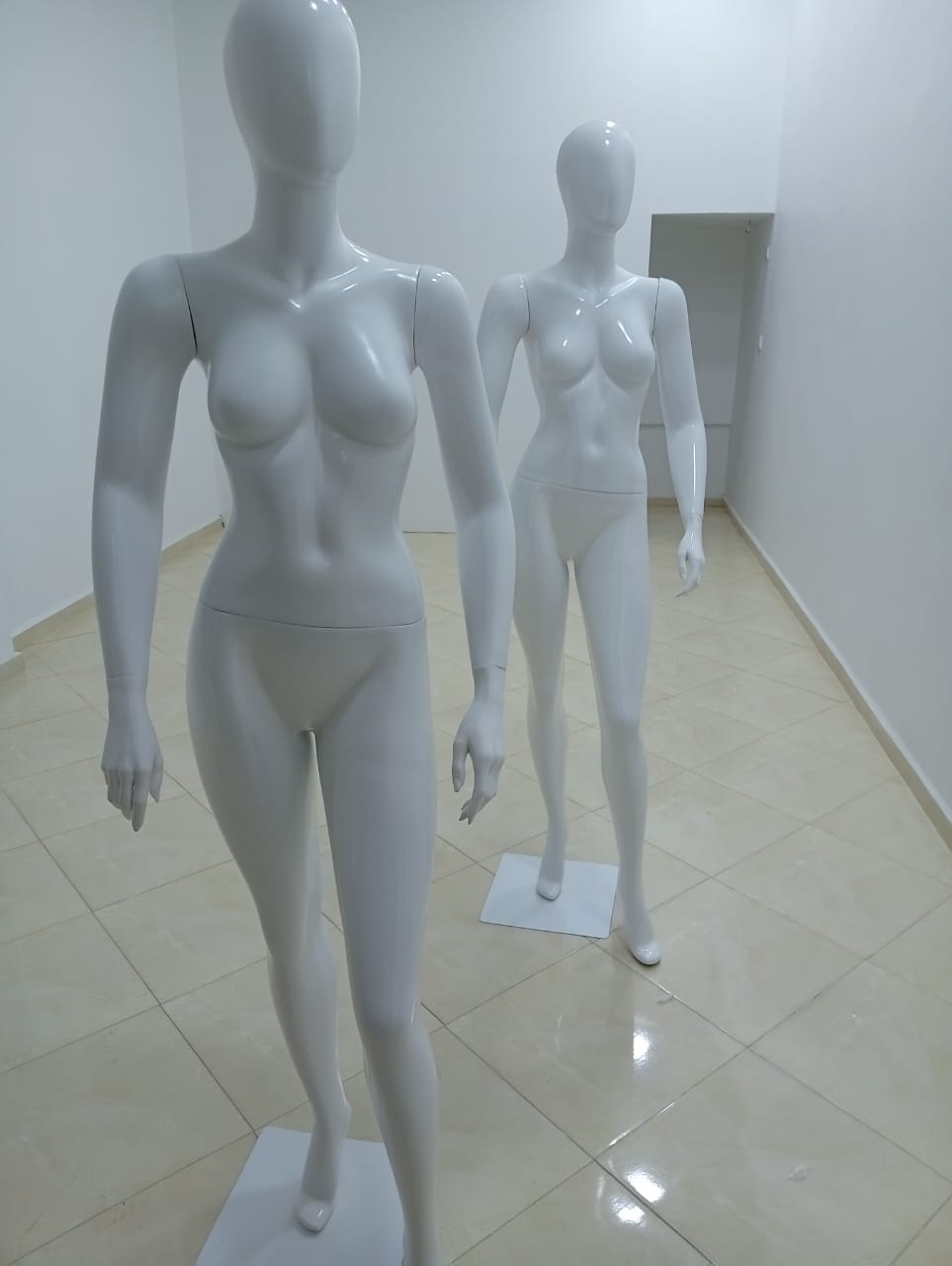 MANNEQUIN FEMME (LOCAL)