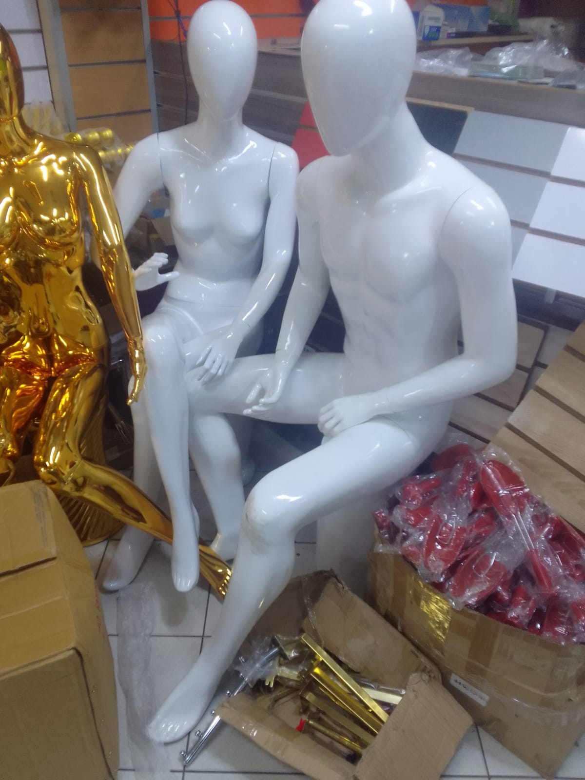 MANNEQUIN HOMME ASSISE